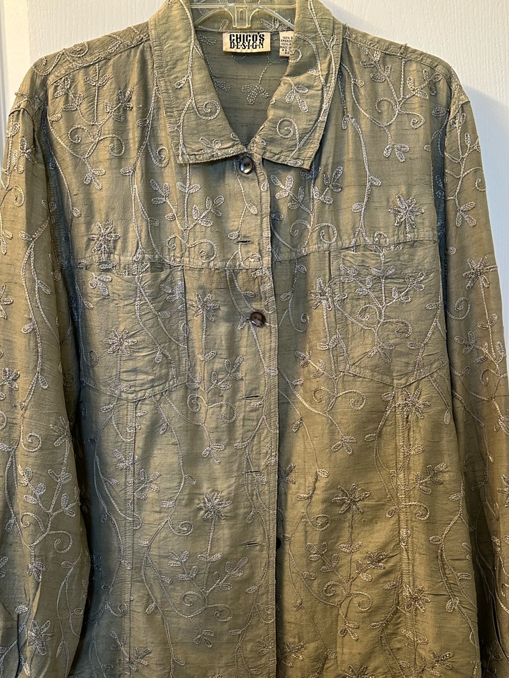 Chico’s Vintage 100% Silk Embroidered Light Olive Blazer. Size 3